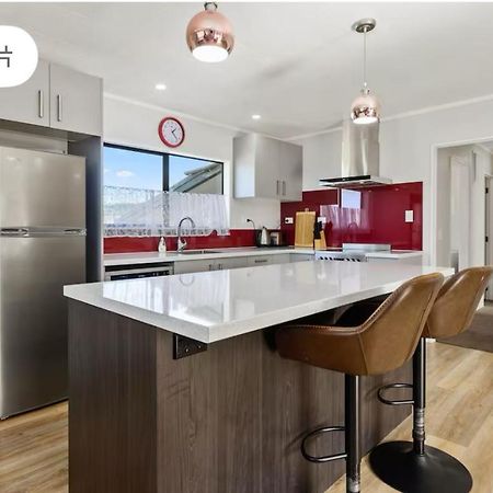 Aroha Nui Rotorua Villa Bagian luar foto