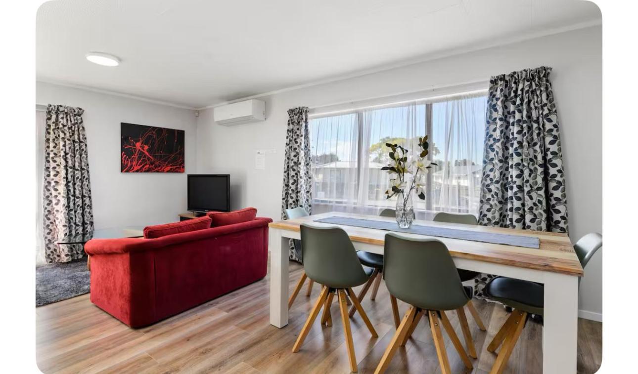 Aroha Nui Rotorua Villa Bagian luar foto