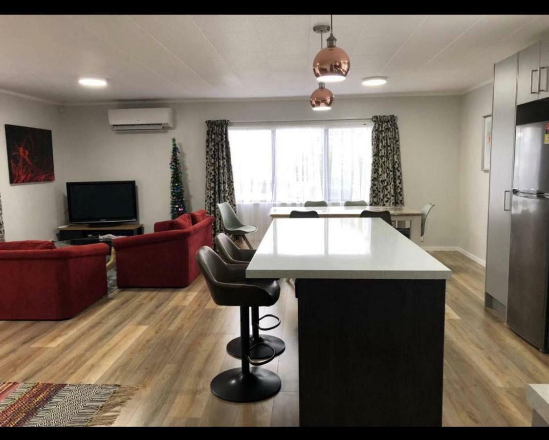 Aroha Nui Rotorua Villa Bagian luar foto